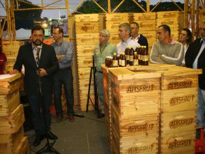 2014 - Premiação para o Campus Itapina e entrega de kits de apicultura na GranExpoES
