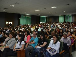 Estudantes e servidores lotam auditório na abertura da XI Jornada de Iniciação Científica