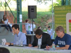 2017 - Campus Cachoeiro recebe primeiro debate dos candidatos a reitor