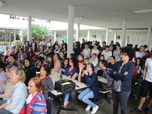 2016 - Evento no pátio do Campus Vitória discute a temática da Democracia e Cidadania