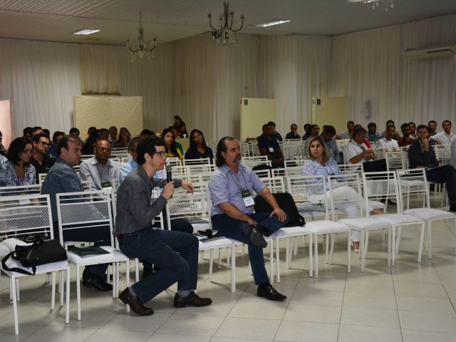 Seminário de Pesquisa, Pós-Graduação e Extensão reúne servidores de 9 campi em Barra de São Francisco