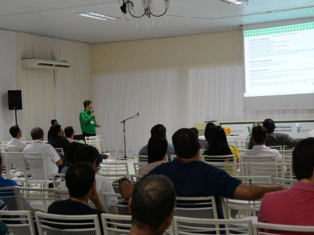 Seminário de Pesquisa, Pós-Graduação e Extensão reúne servidores de 9 campi em Barra de São Francisco