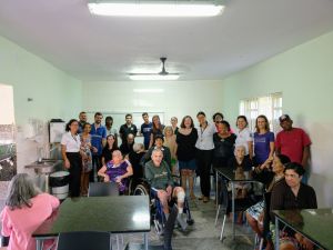 2017 - Alunos e servidores do Campus Cachoeiro entregam doações em lar de idosos