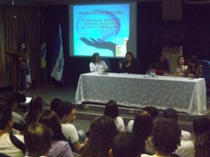 2013 - Diálogo interdisciplinar com professoras americanas no campus Cachoeiro