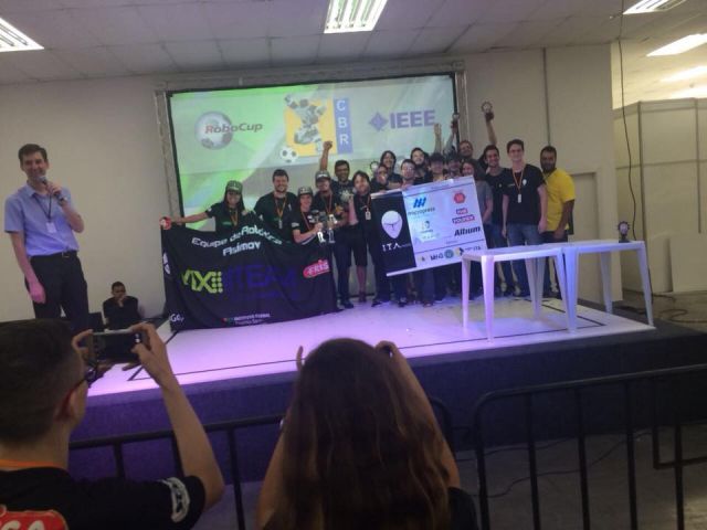 Equipe de robótica do Campus Colatina vence competição brasileira e latino-americana em três categorias