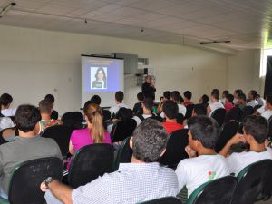2014 - Campus Itapina realiza palestra sobre drogas