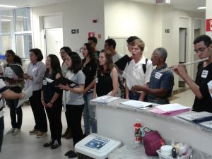 2017 - Alunos e servidores do Campus Serra levam doações para hospital